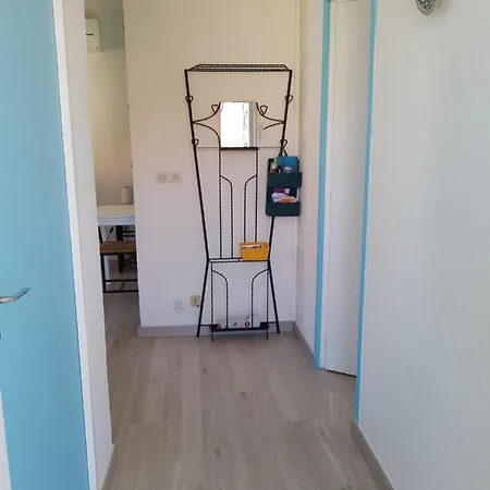 Apartment Dora *